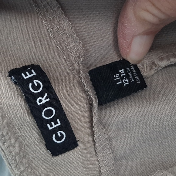 Capri Pants - Picture 3 of 4